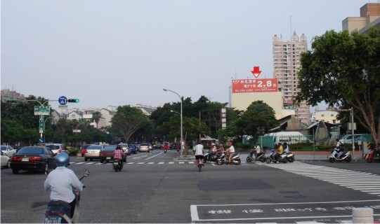 N-0455鐵架廣告塔-台南市小東路138號-成功大學、成大醫院、大灣方向廣告看板